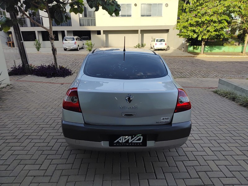 MÉGANE 2.0 DYNAMIQUE SEDAN 16V GASOLINA 4P AUTOMÁTICO - 2009 - LAJEADO
