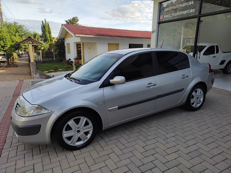 MÉGANE 2.0 DYNAMIQUE SEDAN 16V GASOLINA 4P AUTOMÁTICO - 2009 - LAJEADO