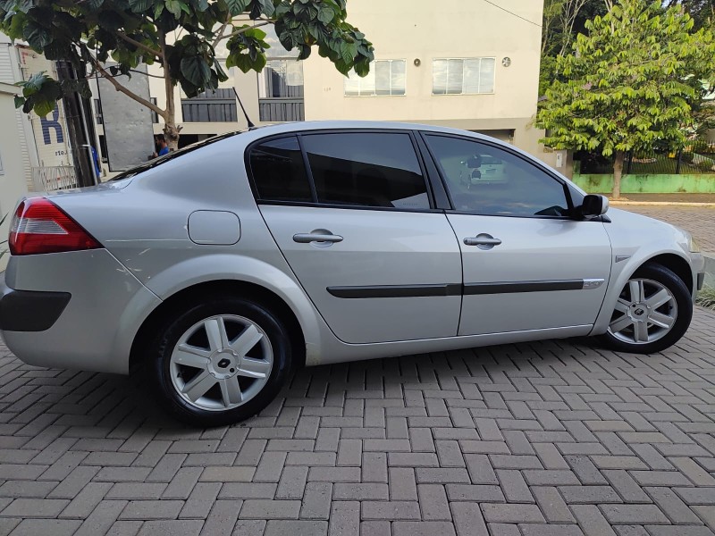 MÉGANE 2.0 DYNAMIQUE SEDAN 16V GASOLINA 4P AUTOMÁTICO - 2009 - LAJEADO