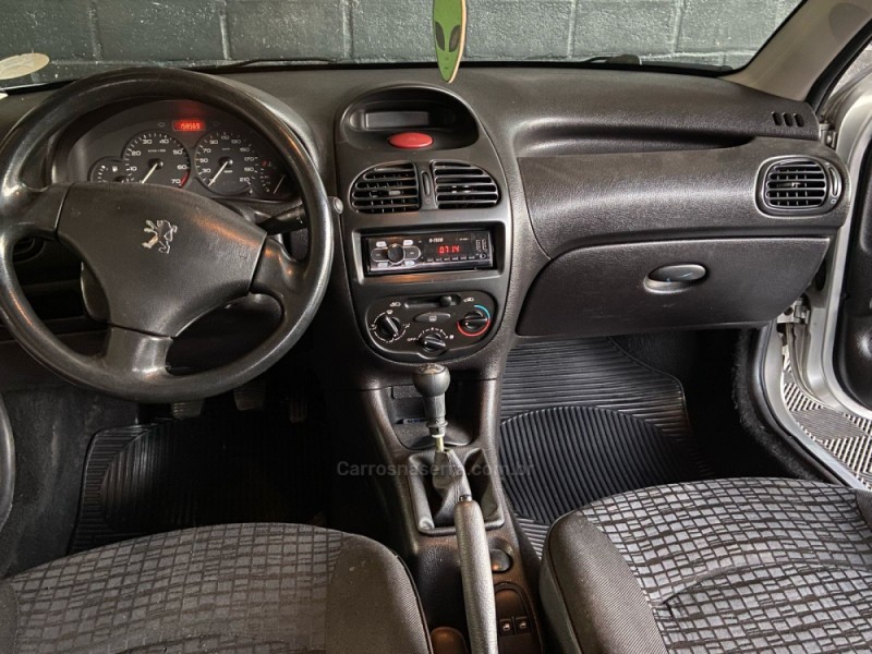 206 1.0 SELECTION 16V GASOLINA 2P MANUAL - 2004 - CAXIAS DO SUL