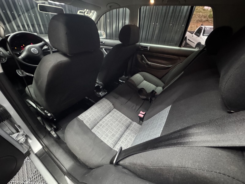 GOLF 1.6 MI 8V GASOLINA 4P MANUAL - 2005 - CAXIAS DO SUL