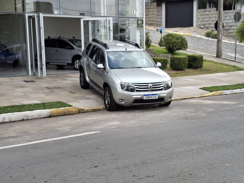 DUSTER 2.0 DYNAMIQUE 4X2 16V FLEX 4P AUTOMÁTICO - 2014 - FARROUPILHA