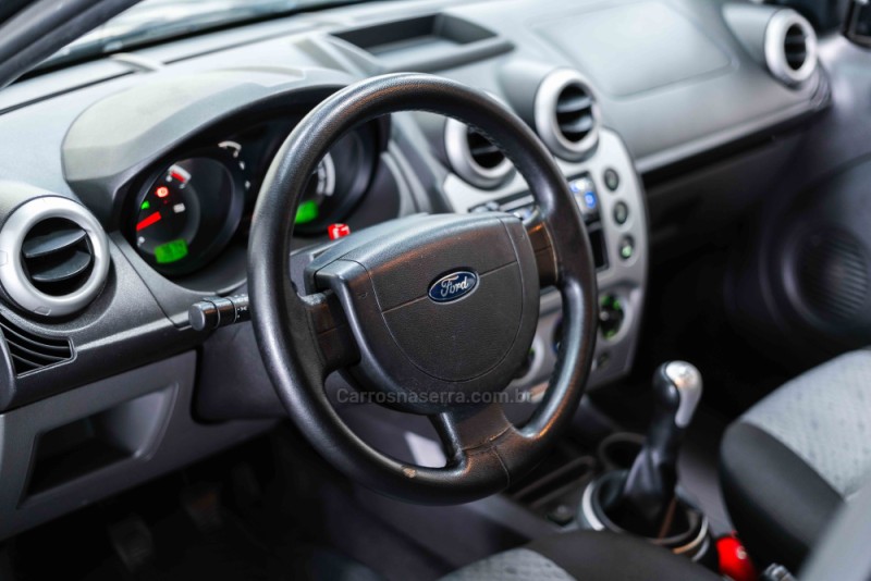 FIESTA 1.6 MPI CLASS 8V GASOLINA 4P MANUAL - 2013 - PORTO ALEGRE