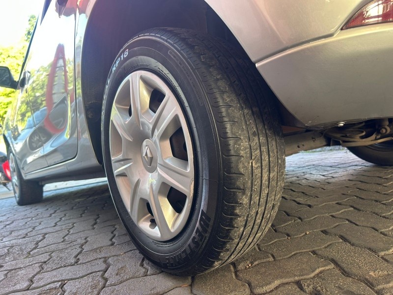 SANDERO 1.0 AUTHENTIQUE 12V FLEX 4P MANUAL - 2018 - TRêS COROAS