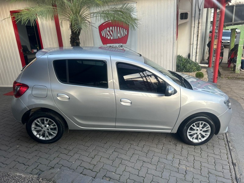 SANDERO 1.0 AUTHENTIQUE 12V FLEX 4P MANUAL - 2018 - TRêS COROAS