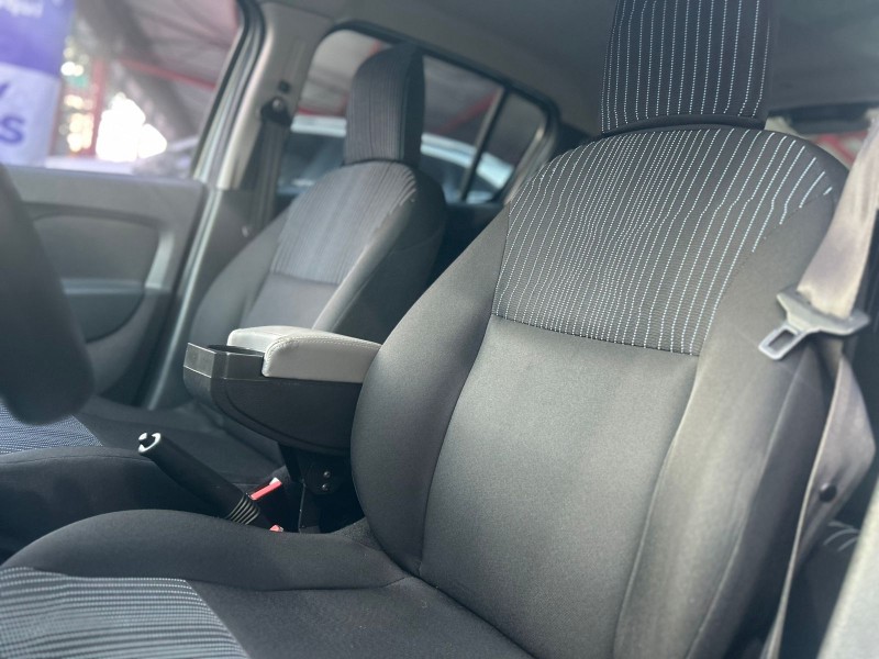 SANDERO 1.0 AUTHENTIQUE 12V FLEX 4P MANUAL - 2018 - TRêS COROAS