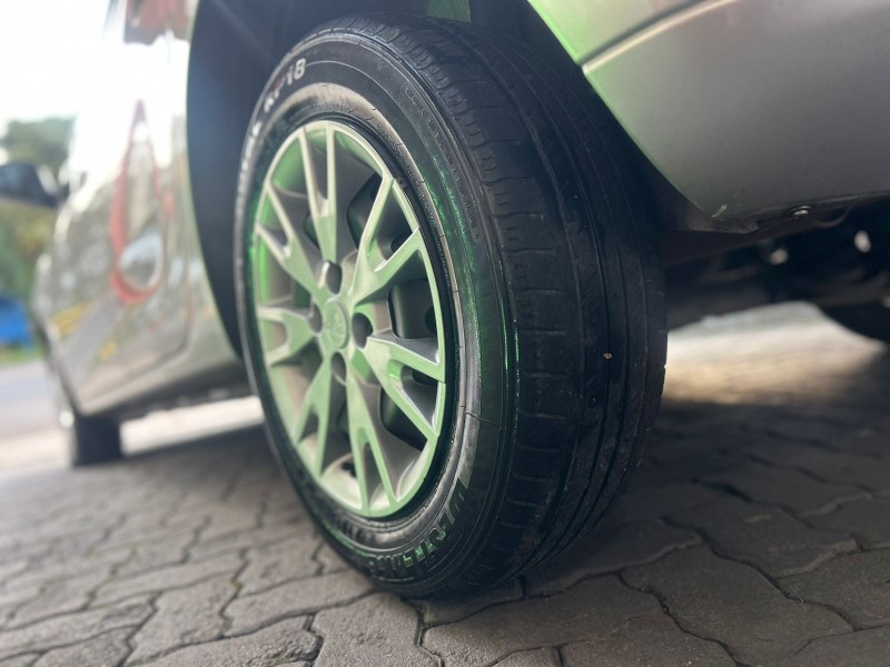 SANDERO 1.0 AUTHENTIQUE 12V FLEX 4P MANUAL - 2018 - TRêS COROAS