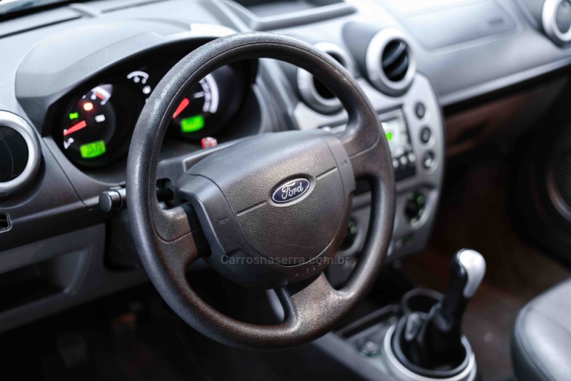 FIESTA 1.6 MPI CLASS HATCH 8V FLEX 4P MANUAL - 2013 - PORTO ALEGRE