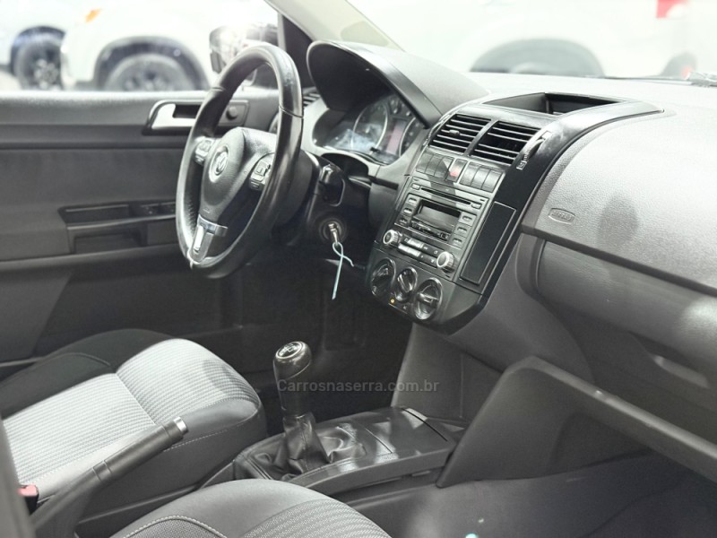 POLO 1.6 MI COMFORTLINE 8V FLEX 4P MANUAL - 2014 - ESTâNCIA VELHA