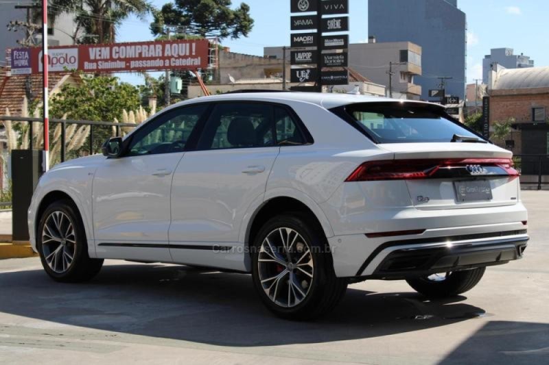 Q8 3.0 TFSI PERFORMANCE BLACK QUATTRO V6 24V GASOLINA 4P S-TRONIC - 2020 - CAXIAS DO SUL