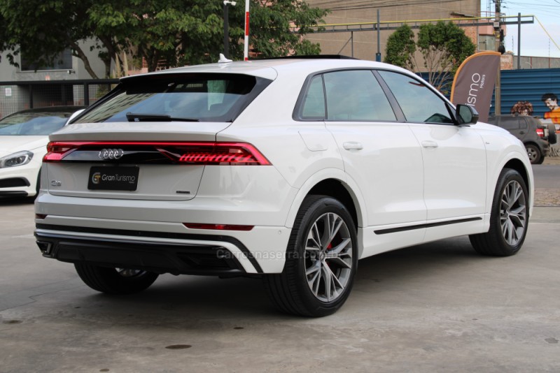 Q8 3.0 TFSI PERFORMANCE BLACK QUATTRO V6 24V GASOLINA 4P S-TRONIC - 2020 - CAXIAS DO SUL