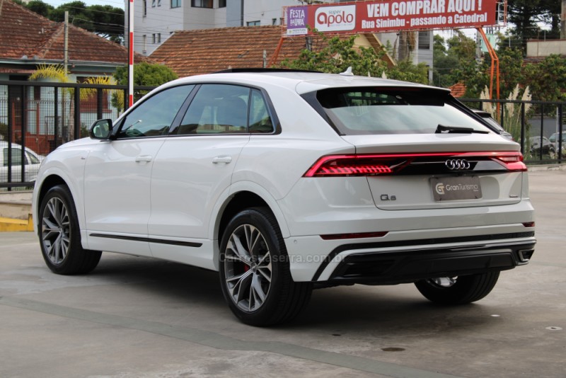 Q8 3.0 TFSI PERFORMANCE BLACK QUATTRO V6 24V GASOLINA 4P S-TRONIC - 2020 - CAXIAS DO SUL