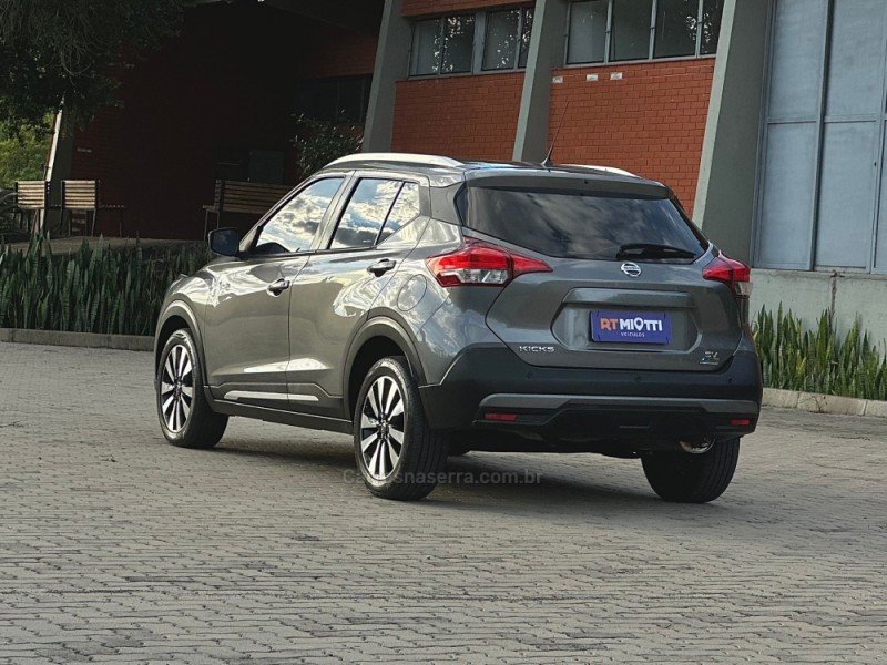 KICKS 1.6 16V FLEX SV PACK PLUS 4P XTRONIC - 2018 - MUçUM