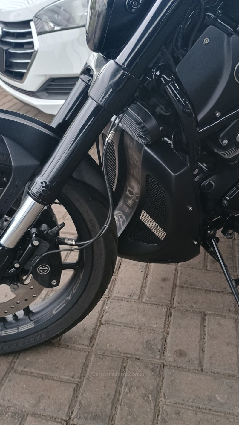 V-ROD  - 2013 - CAMPO BOM