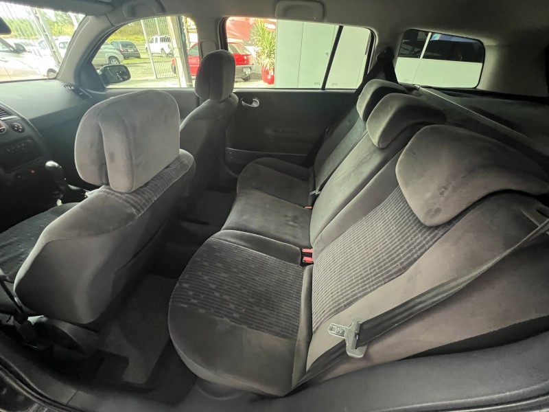 MÉGANE 1.6 DYNAMIQUE GRAND TOUR 16V FLEX 4P MANUAL - 2011 - PORTãO