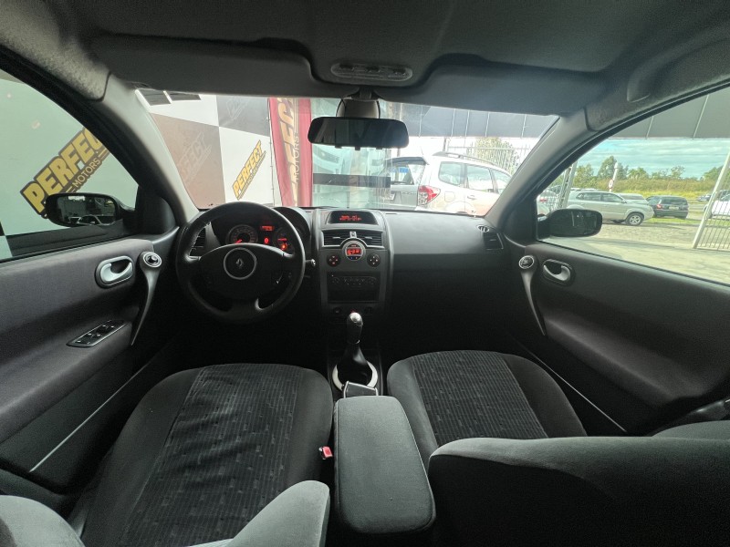 MÉGANE 1.6 DYNAMIQUE GRAND TOUR 16V FLEX 4P MANUAL - 2011 - PORTãO