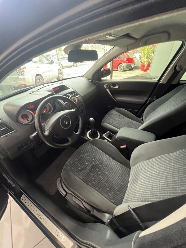 MÉGANE 1.6 DYNAMIQUE GRAND TOUR 16V FLEX 4P MANUAL - 2011 - PORTãO