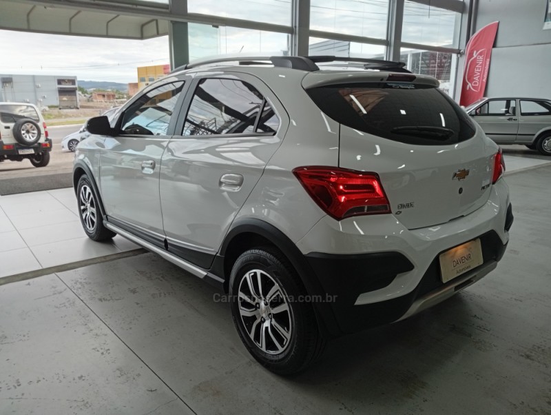 ONIX 1.4 MPFI ACTIV 8V FLEX 4P MANUAL - 2018 - TAQUARA
