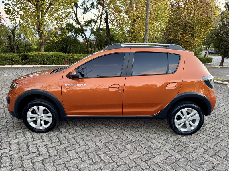 SANDERO 1.6 STEPWAY 8V FLEX 4P MANUAL - 2016 - CAXIAS DO SUL