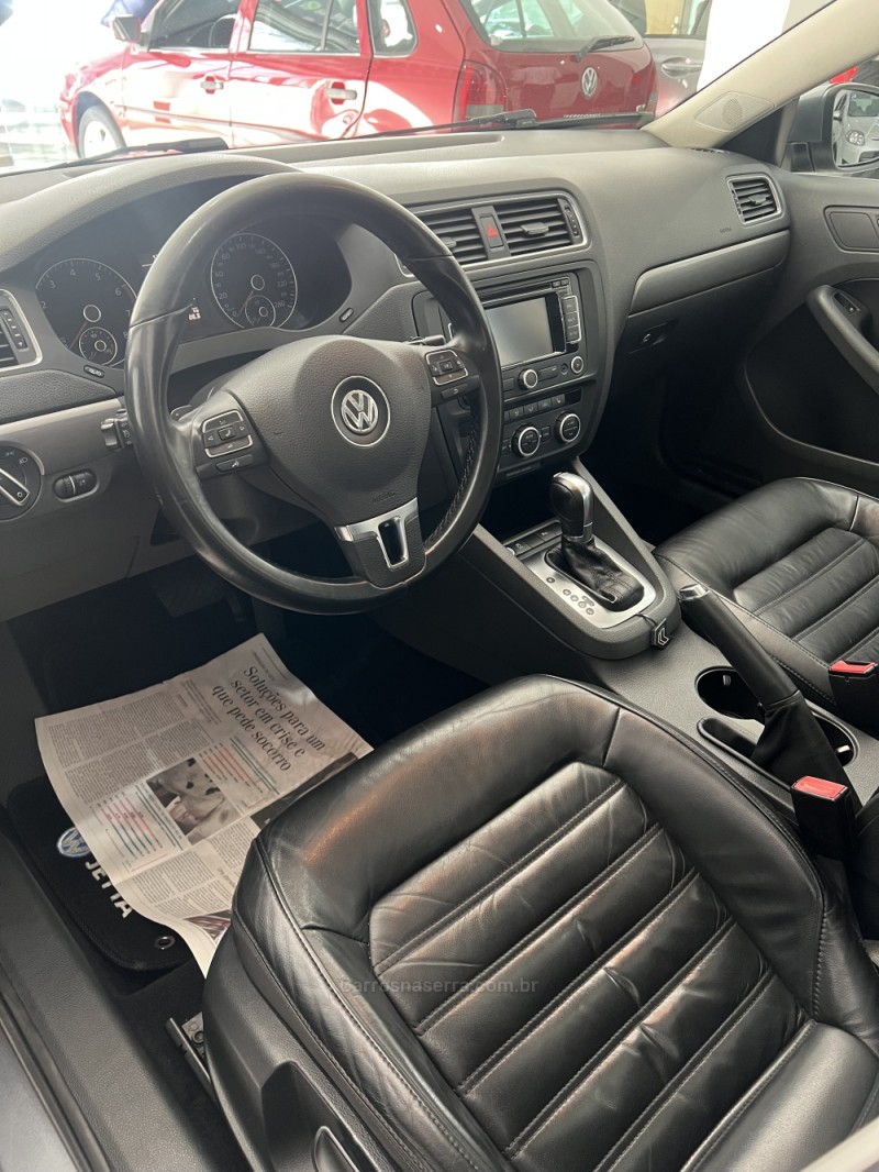 JETTA 2.0 TSI DSG HIGHLINE 200CV GASOLINA 4P AUTOMÁTICO - 2013 - CAXIAS DO SUL