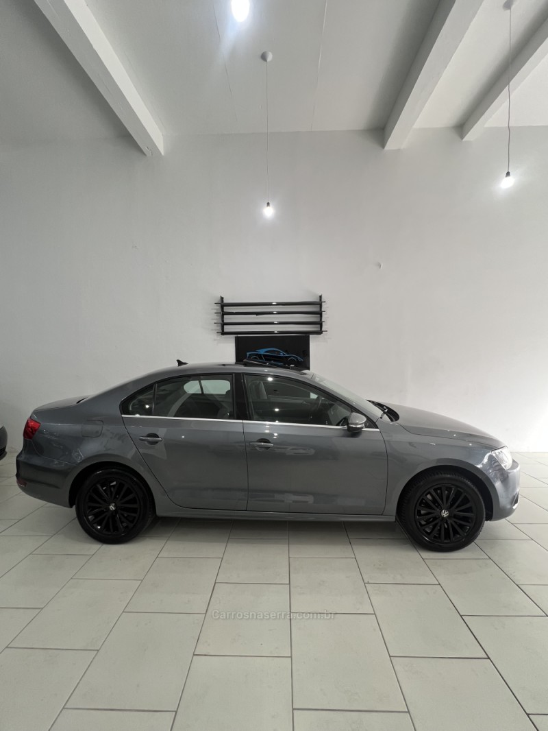 JETTA 2.0 TSI DSG HIGHLINE 200CV GASOLINA 4P AUTOMÁTICO - 2013 - CAXIAS DO SUL