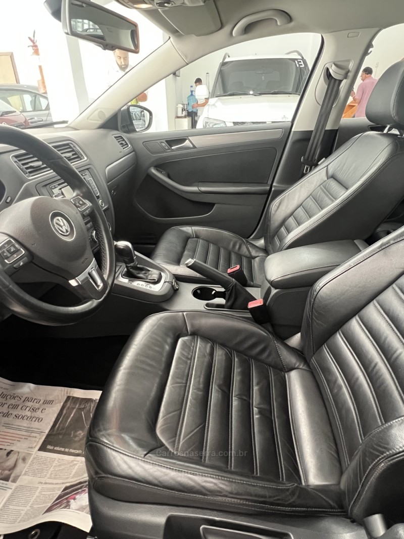 JETTA 2.0 TSI DSG HIGHLINE 200CV GASOLINA 4P AUTOMÁTICO - 2013 - CAXIAS DO SUL