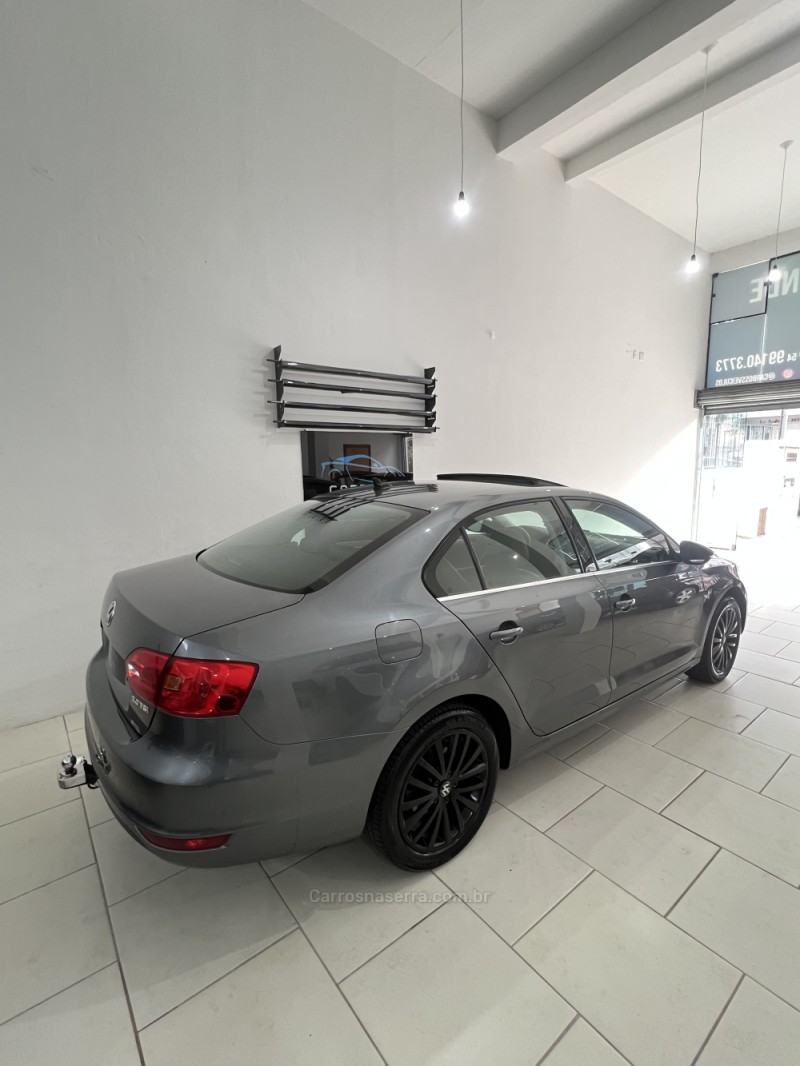 JETTA 2.0 TSI DSG HIGHLINE 200CV GASOLINA 4P AUTOMÁTICO - 2013 - CAXIAS DO SUL