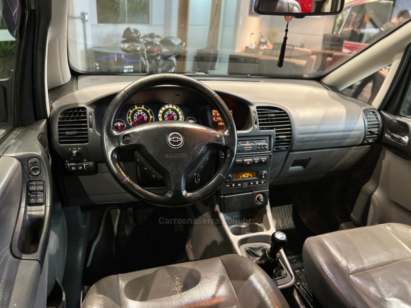 ZAFIRA 2.0 MPFI ELITE 8V FLEX 4P MANUAL - 2010 - ESTâNCIA VELHA