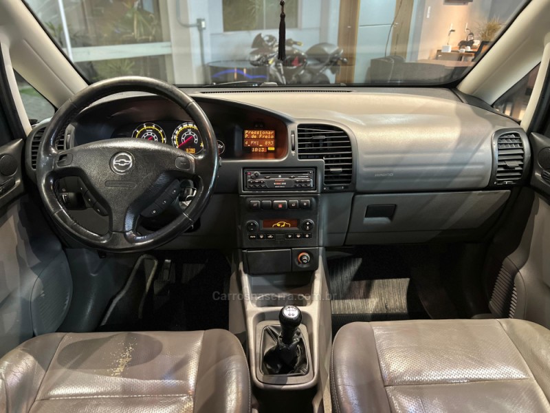 ZAFIRA 2.0 MPFI ELITE 8V FLEX 4P MANUAL - 2010 - ESTâNCIA VELHA