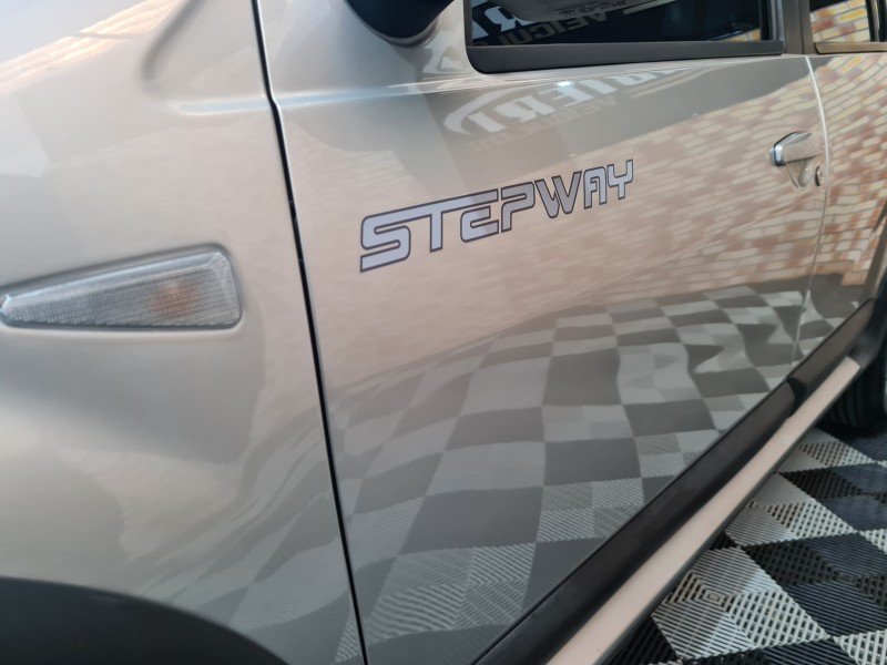 SANDERO 1.6 STEPWAY 16V FLEX 4P MANUAL - 2009 - FARROUPILHA