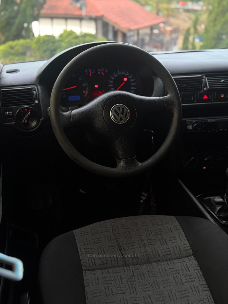 GOLF 1.6 8V GASOLINA 4P MANUAL - 2005 - FELIZ