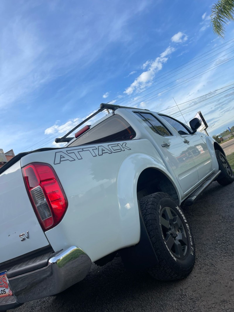 FRONTIER 2.5 SV ATTACK 4X4 CD TURBO ELETRONIC DIESEL 4P AUTOMÁTICO - 2015 - PORTãO