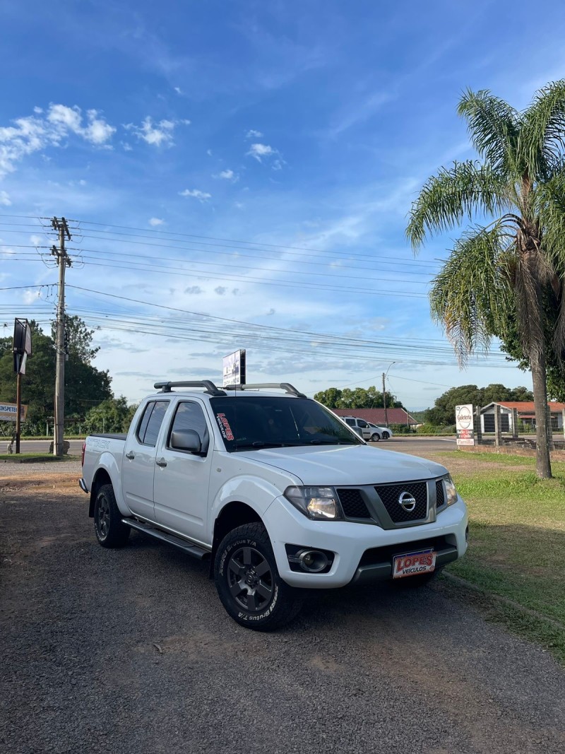 FRONTIER 2.5 SV ATTACK 4X4 CD TURBO ELETRONIC DIESEL 4P AUTOMÁTICO - 2015 - PORTãO