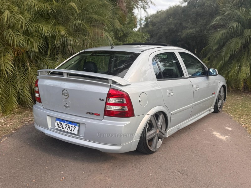 ASTRA 2.0 SFI GSI 16V GASOLINA 4P MANUAL - 2004 - FELIZ