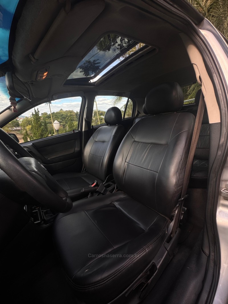 ASTRA 2.0 SFI GSI 16V GASOLINA 4P MANUAL - 2004 - FELIZ