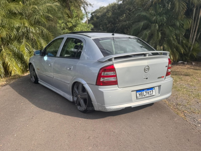 ASTRA 2.0 SFI GSI 16V GASOLINA 4P MANUAL - 2004 - FELIZ