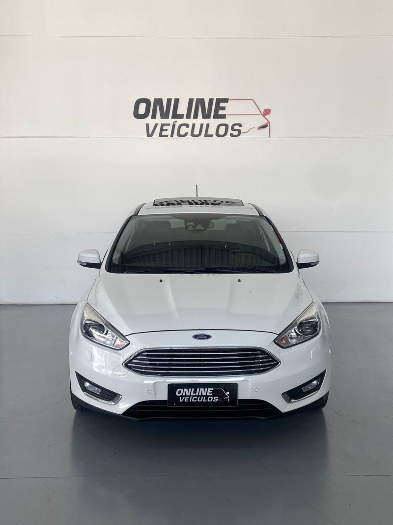 FOCUS 2.0 TITANIUM PLUS FASTBACK 16V FLEX 4P AUTOMÁTICO - 2017 - FARROUPILHA