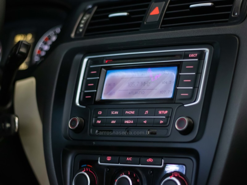 JETTA 2.0 COMFORTLINE FLEX 4P TIPTRONIC - 2013 - CAXIAS DO SUL