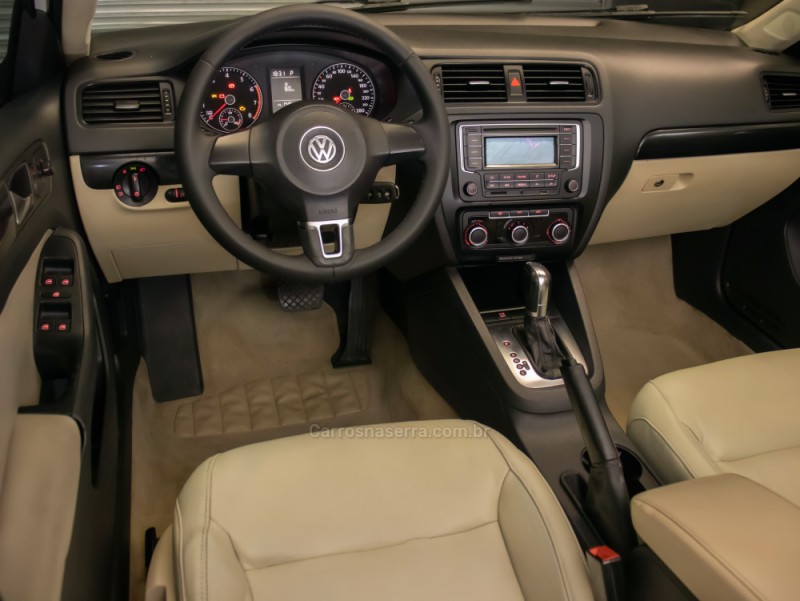 JETTA 2.0 COMFORTLINE FLEX 4P TIPTRONIC - 2013 - CAXIAS DO SUL
