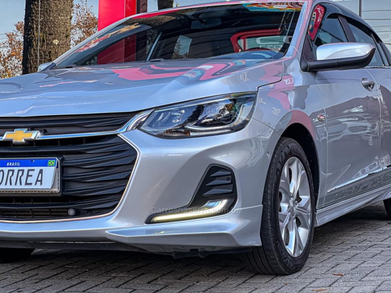 ONIX 1.0	PREMIER II PLUS 12V TURBO FLEX 4P AUTOMÁTICO - 2020 - CANELA