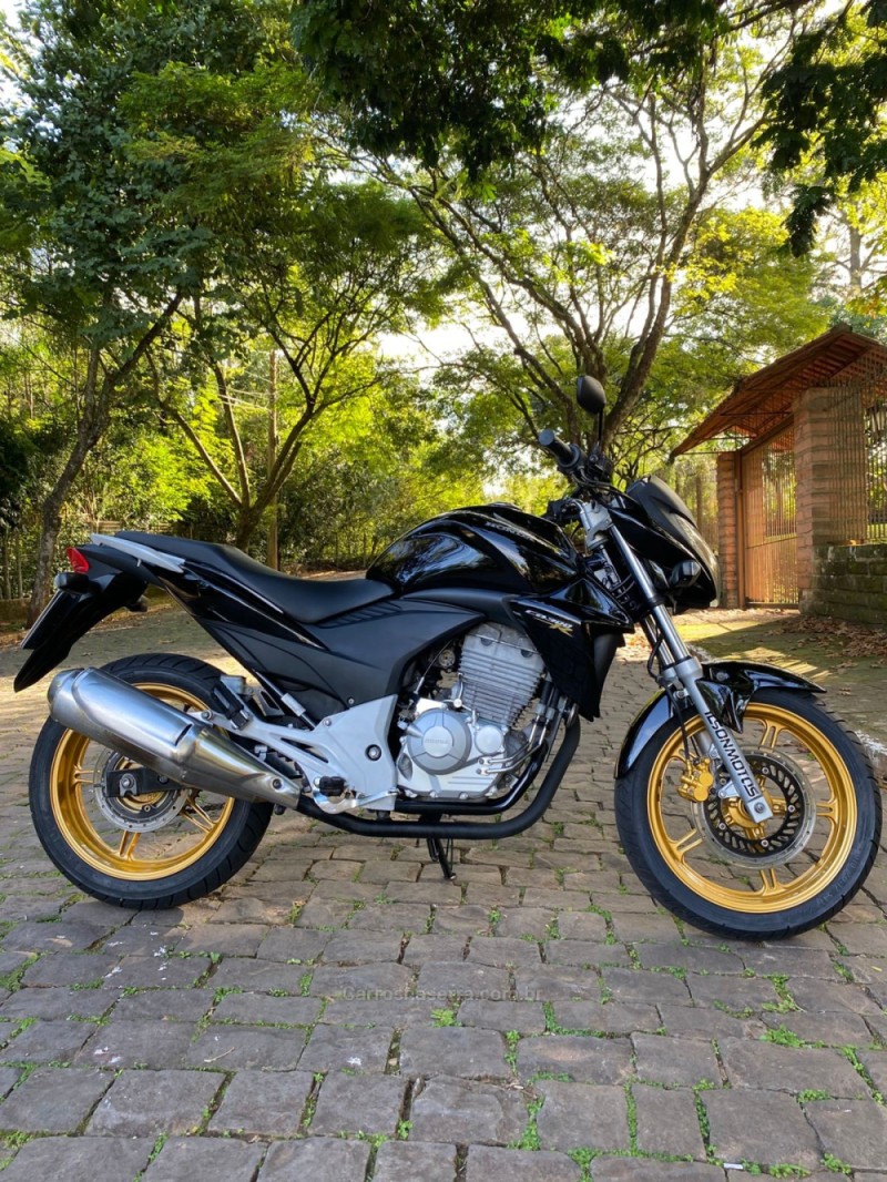 CB 300R  - 2015 - LAJEADO
