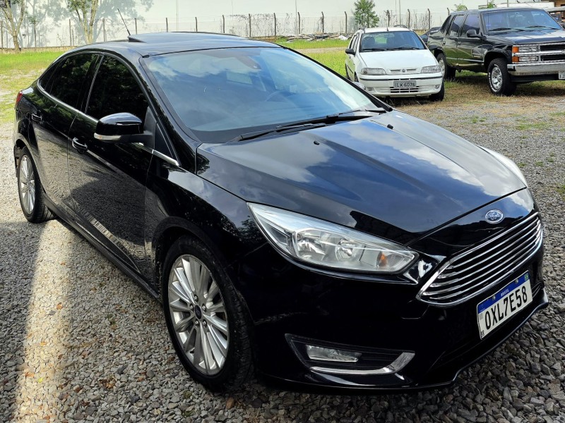 FOCUS 2.0 TITANIUM SEDAN 16V FLEX 4P AUTOMÁTICO - 2017 - FARROUPILHA