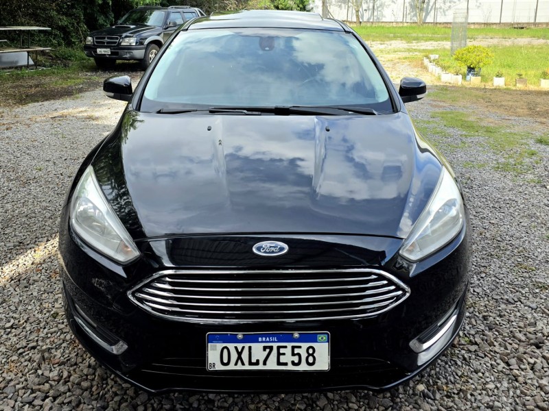FOCUS 2.0 TITANIUM SEDAN 16V FLEX 4P AUTOMÁTICO - 2017 - FARROUPILHA