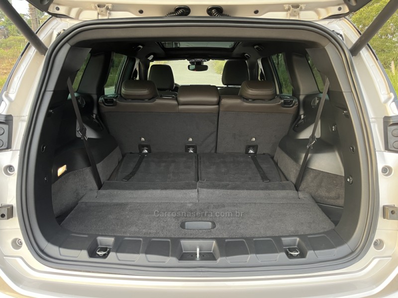 COMMANDER 1.3 OVERLAND T270 16V 4X2 TURBO FLEX 4P AUTOMÁTICO - 2023 - CAXIAS DO SUL