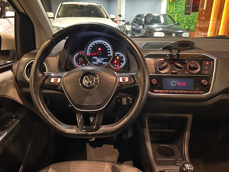 UP 1.0 TSI MOVE UP 12V FLEX 4P MANUAL - 2018 - NOVO HAMBURGO