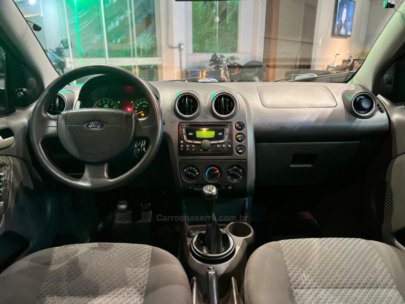 FIESTA 1.6 MPI 8V GASOLINA 4P MANUAL - 2006 - ESTâNCIA VELHA