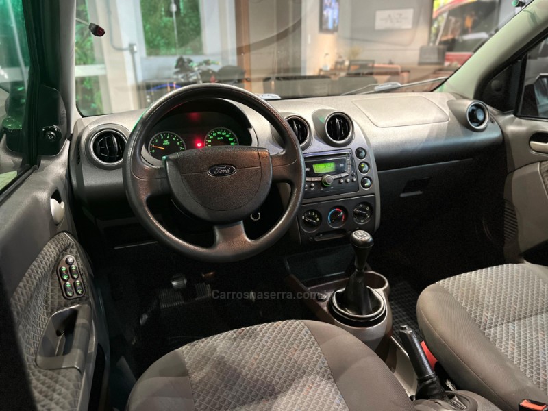 FIESTA 1.6 MPI 8V GASOLINA 4P MANUAL - 2006 - ESTâNCIA VELHA