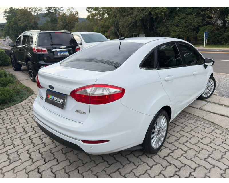 FIESTA 1.6 TITANIUM SEDAN 16V FLEX 4P AUTOMÁTICO - 2014 - NOVA PETRóPOLIS