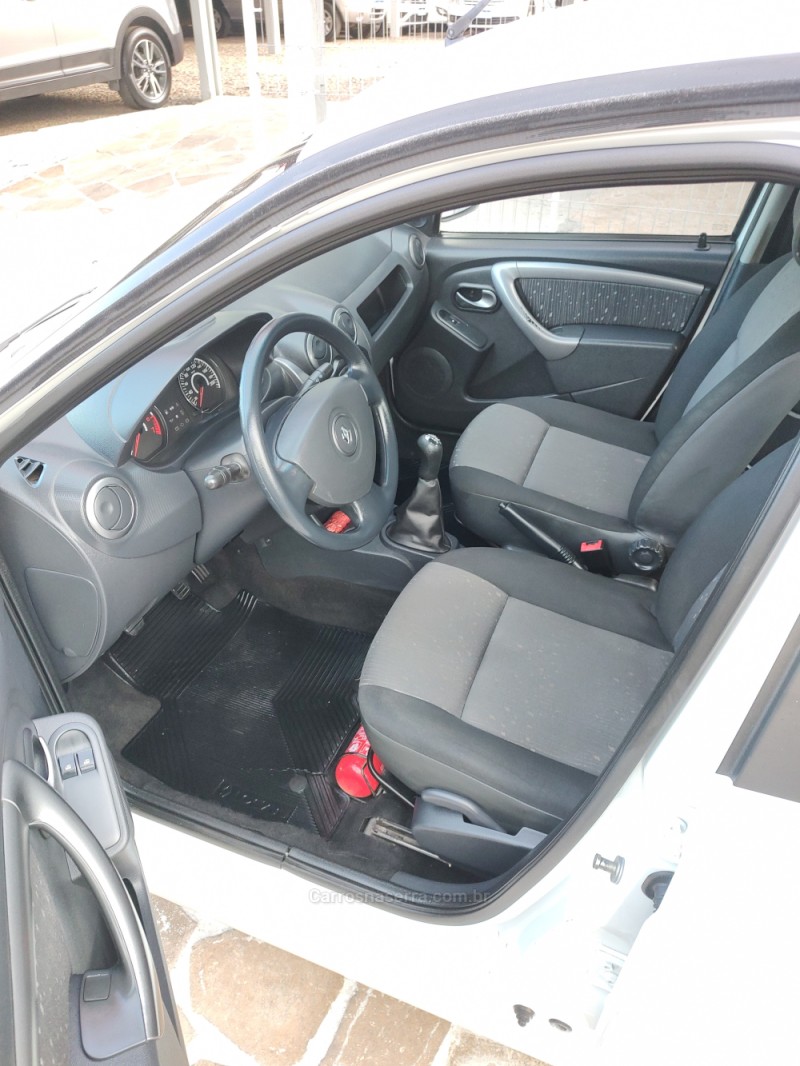 LOGAN 1.0 EXPRESSION 16V FLEX 4P MANUAL - 2012 - TRêS COROAS