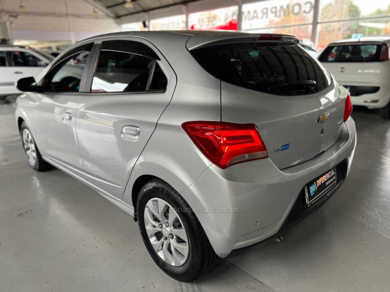 ONIX 1.4 MPFI LT 8V FLEX 4P MANUAL - 2017 - CAXIAS DO SUL